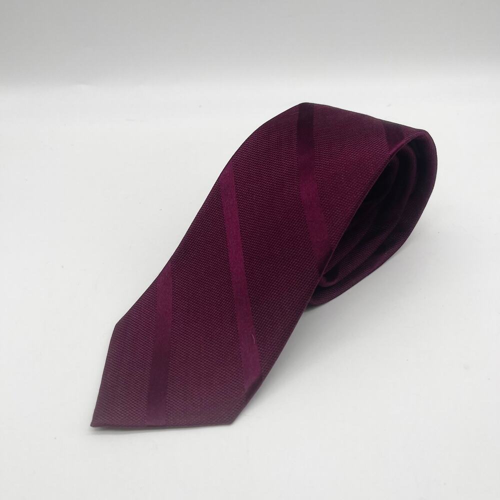 Tommy Hilfiger‎ Men's Tie Burgundy Stripe 100% Italian Silk Classic - Picture 2 of 7